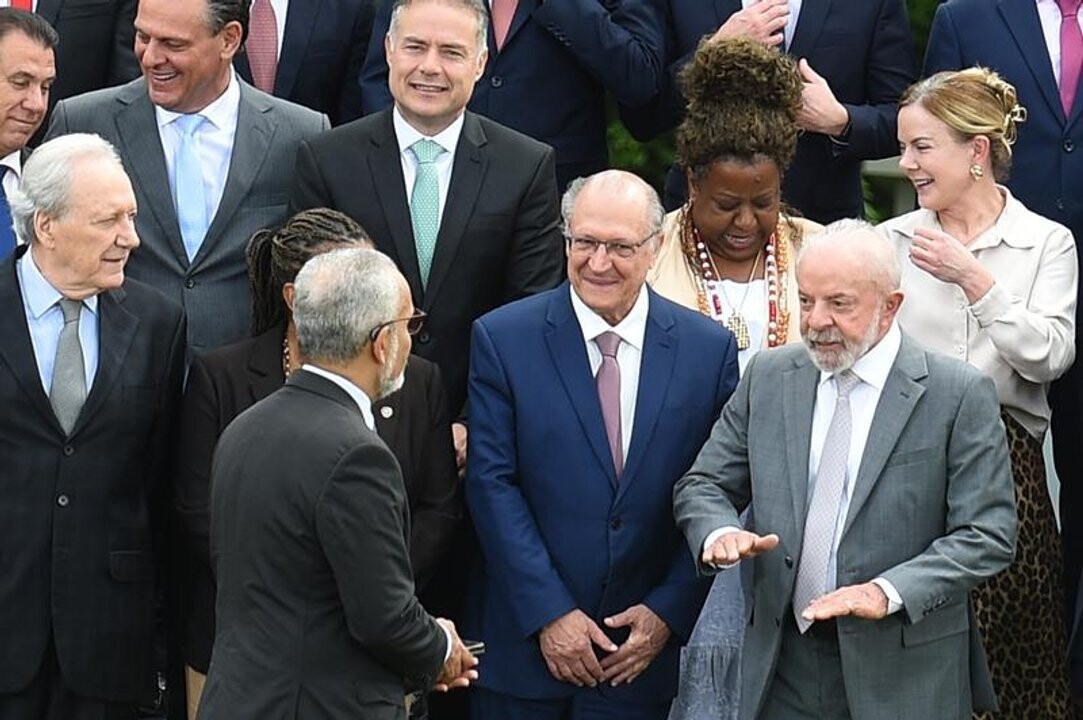 Brazil's President Opens New Bridge to Paraguay, Calls for Cooperation