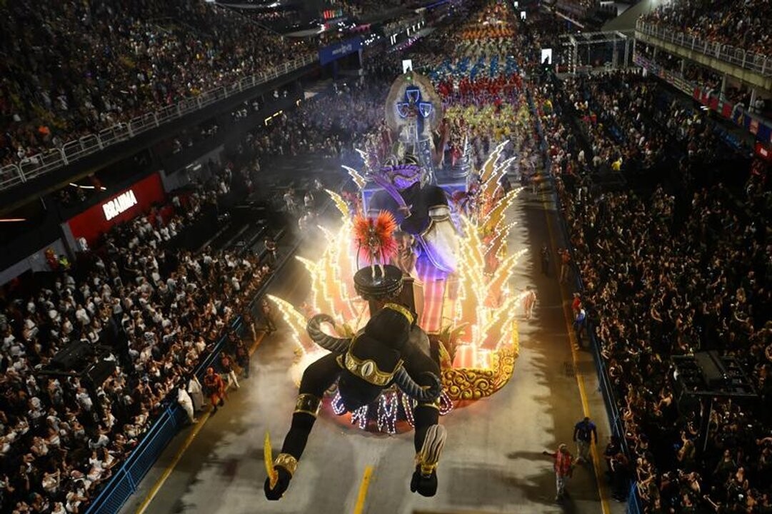 First Night of Rio Carnival Transforms City into a Giant Stage