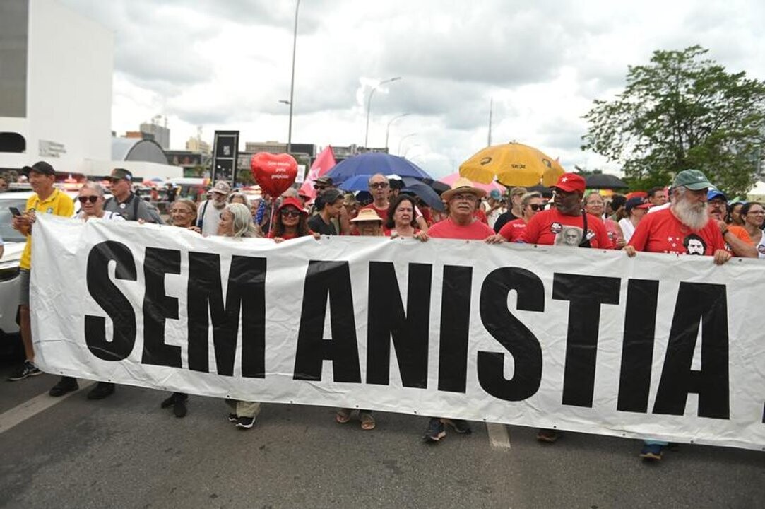 Hundreds protest in Brasilia against impunity for January events