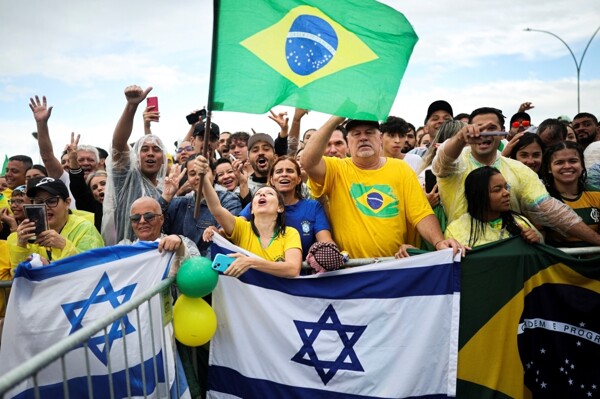30 Injured as Lightning Strikes Bolsonaro Rally in Brazil