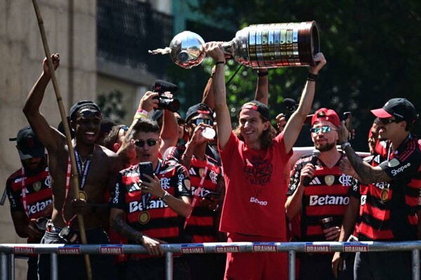 Filipe Luis interested in Brazil coaching job