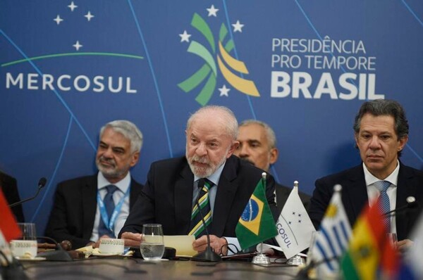 Lula hands over Mercosur presidency to Paraguay