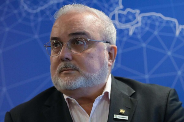 Президент Бразилии Луис Инасио Лула да Силва уволил президента Petrobras Жана-Поля Прата