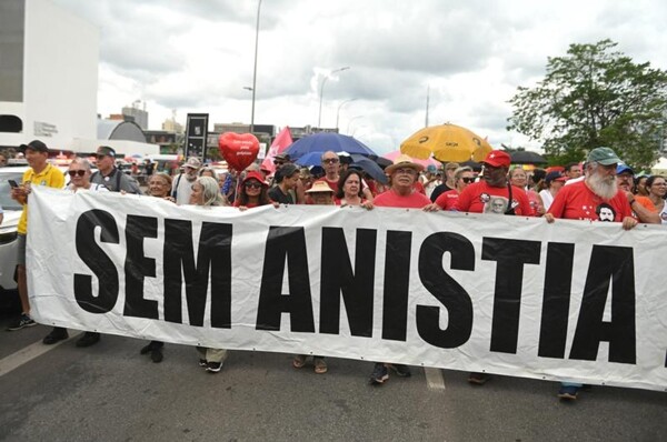 Hundreds protest in Brasilia against impunity for January events