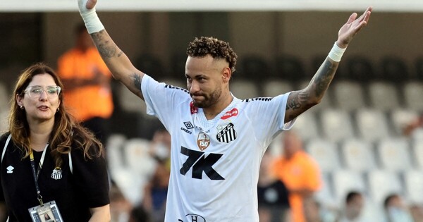 Sao Paulo club extends forward's contract